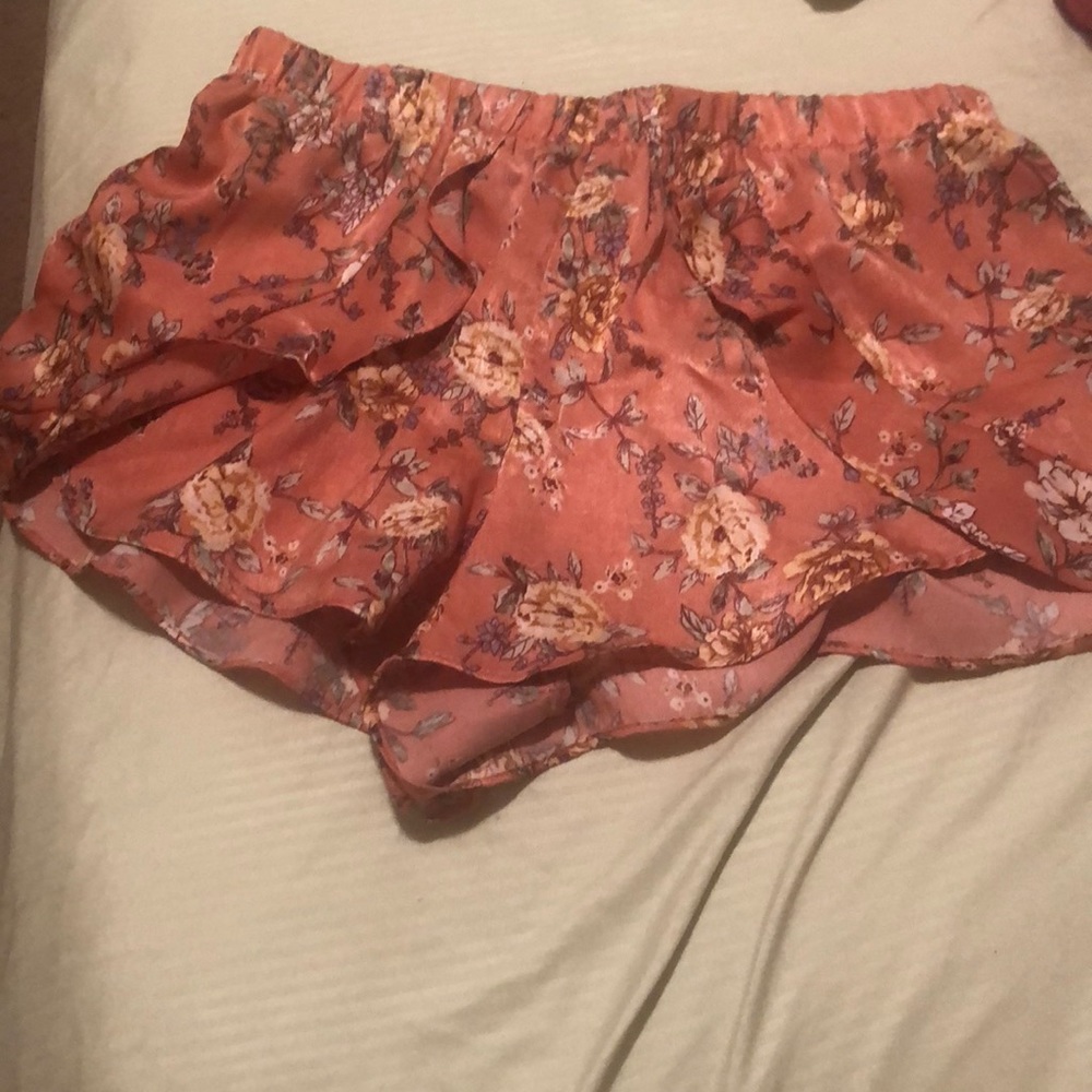 Flower print woven shorts!